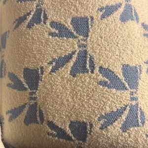 Bella Luxx Blue and Cream Floral Bath Towel